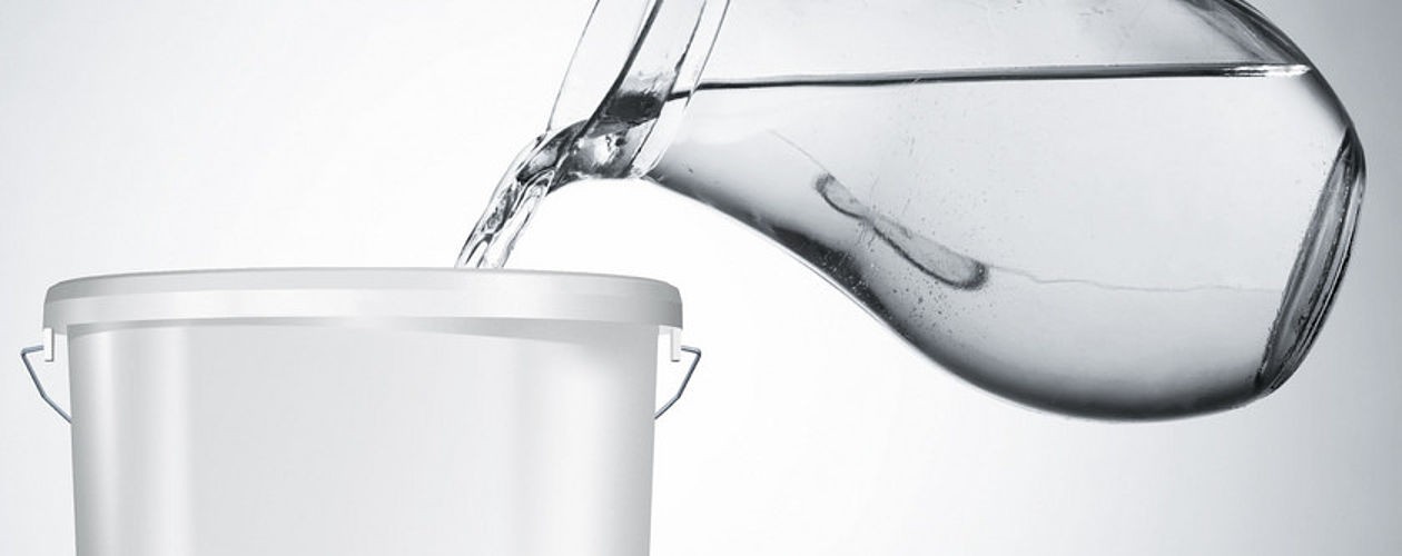 Ar trebui să diluați vopselele interioare?